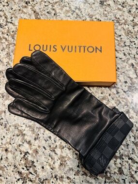 Louis Vuitton Damier Gloves.